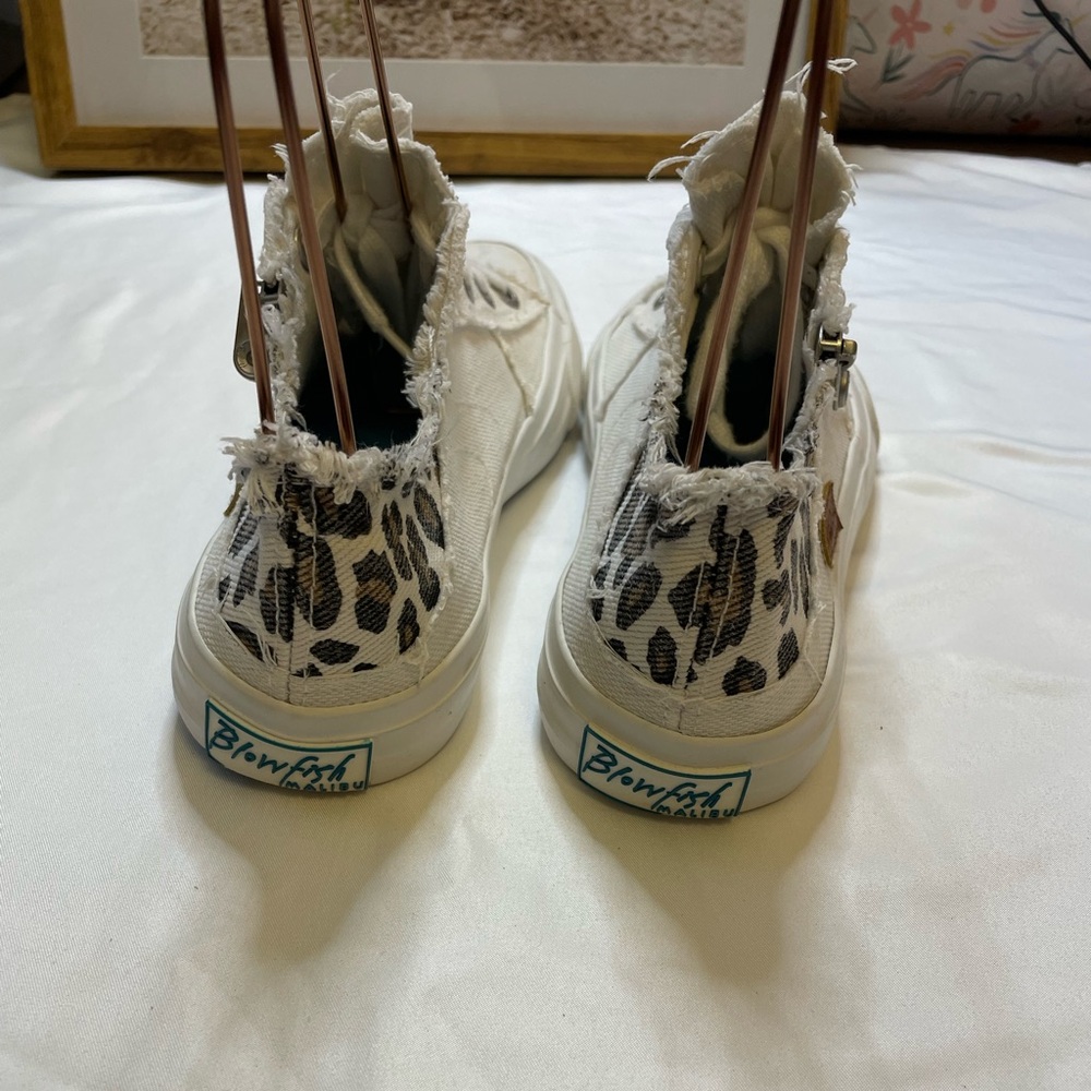 Blowfish size 7 white/leopard print shoes - Picture 3 of 6